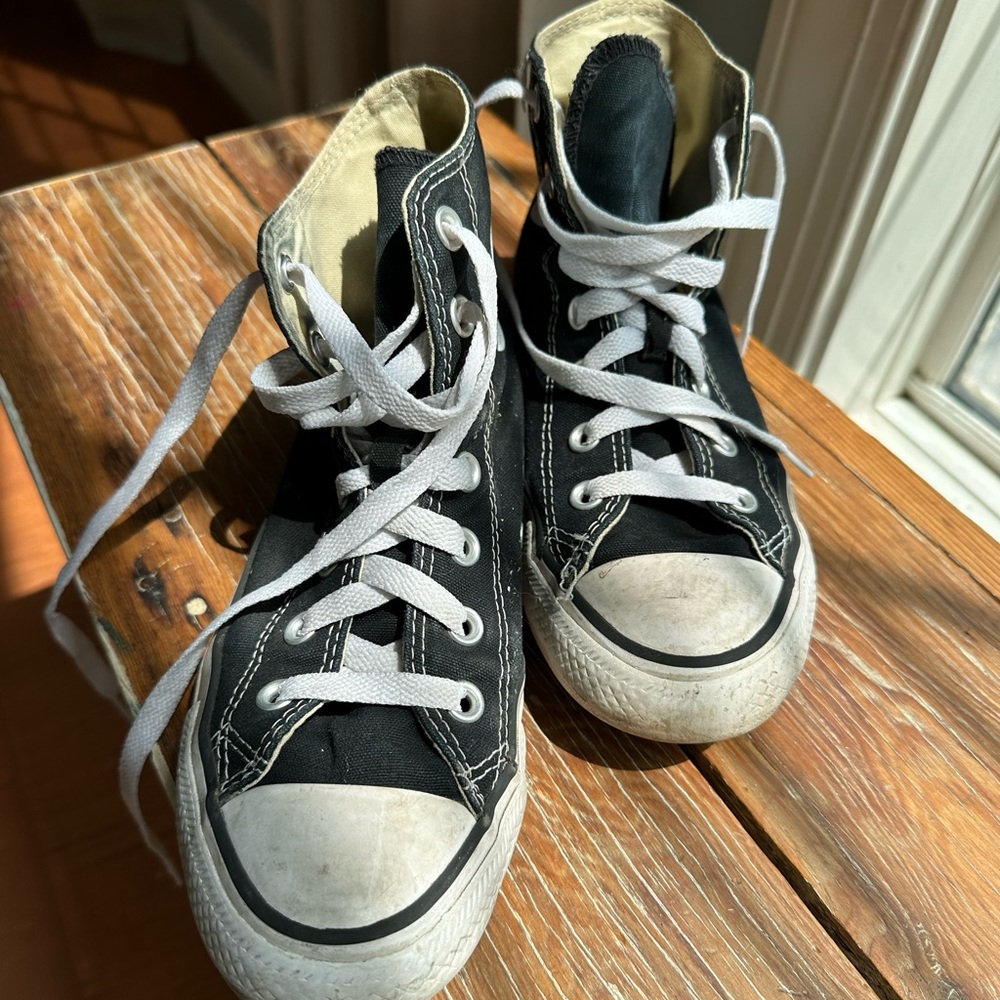 Black Converse Chuck Taylor Hi top All Stars.  Women’s 7. Men’s/Kids 6